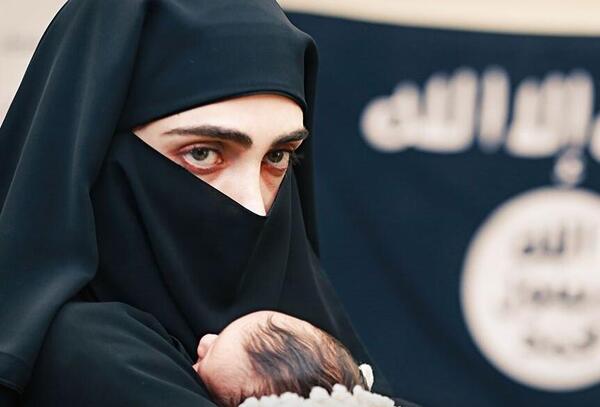عکس آیسان فیلم سقوط