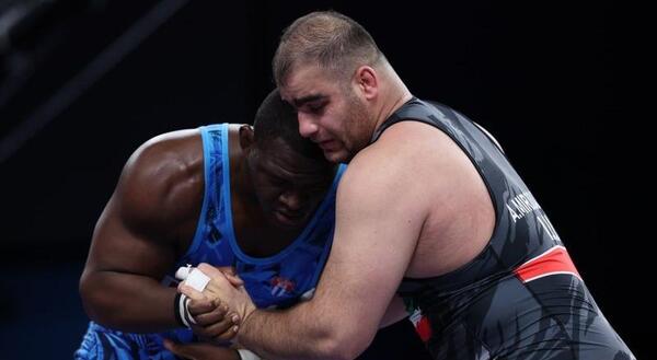 عکس امین میرزازاده کشتی گیر