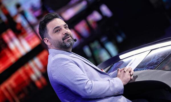 عکس احسان علیخانی در عصر جدید ۳