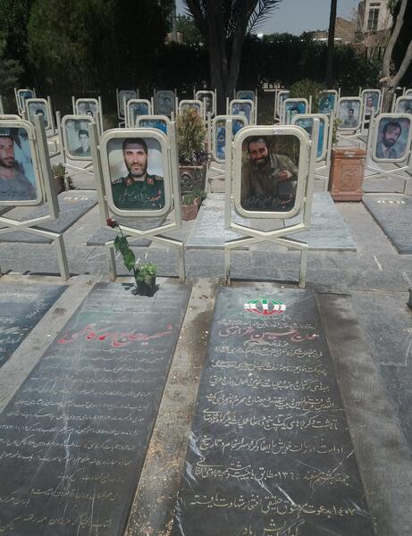 عکس مزار شهید احمد کاظمی