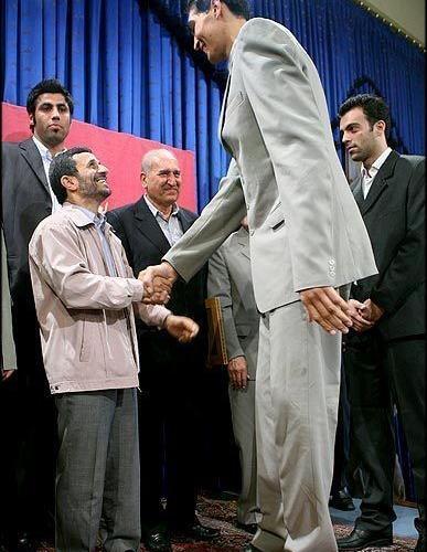 عکس احمدی نژاد با لباس ورزشی
