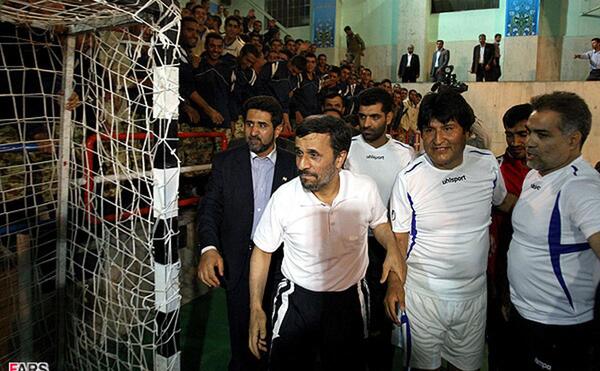 عکس احمدی نژاد با لباس ورزشی