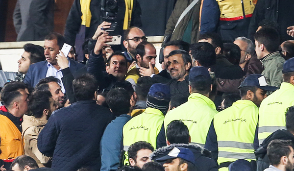 عکس احمدی نژاد با لباس ورزشی