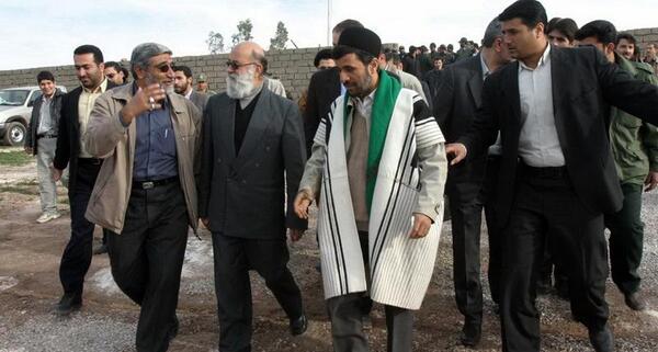 عکس احمدی نژاد با لباس ورزشی