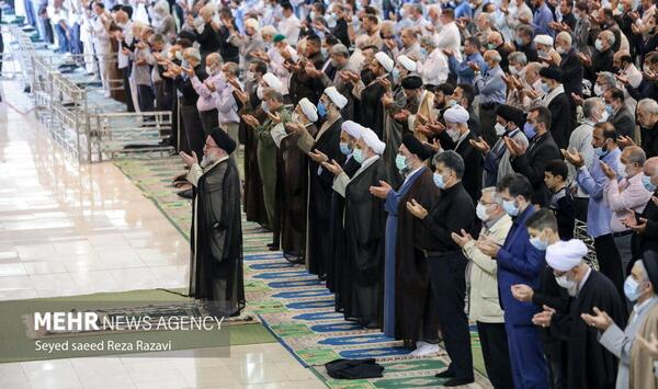 عکس احمد خاتمی در نماز جمعه