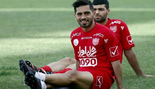 عکس امید عالیشاه در لباس پرسپولیس