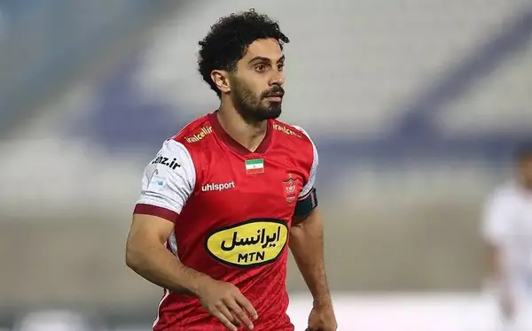 عکس امید عالیشاه در لباس پرسپولیس