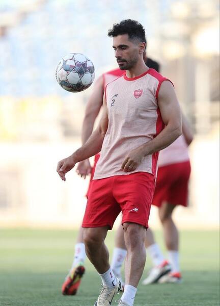 عکس امید عالیشاه در لباس پرسپولیس