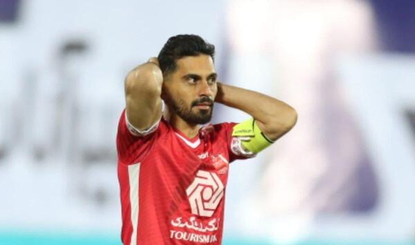عکس امید عالیشاه در لباس پرسپولیس
