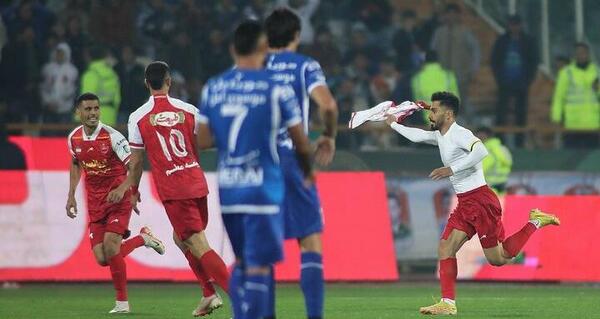 عکس امید عالیشاه در لباس پرسپولیس