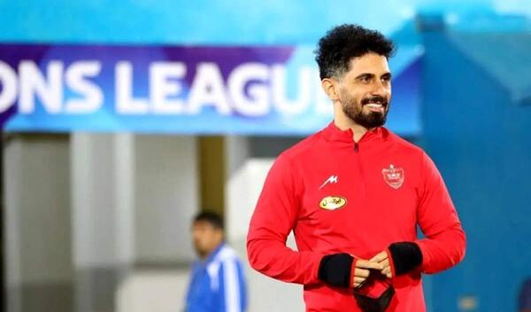 عکس امید عالیشاه در لباس پرسپولیس