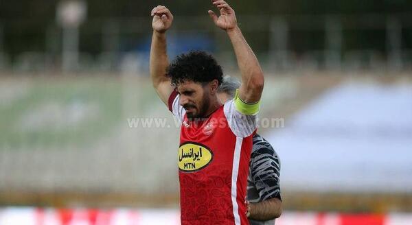 عکس امید عالیشاه در لباس پرسپولیس