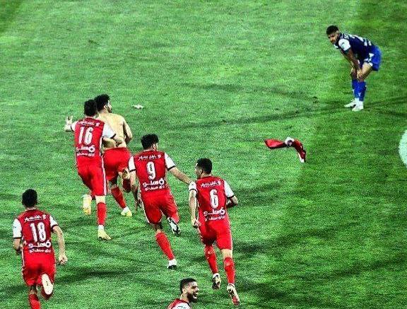 عکس امید عالیشاه با جام