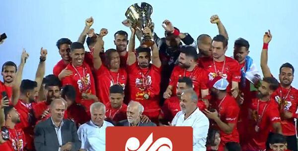 عکس امید عالیشاه با جام