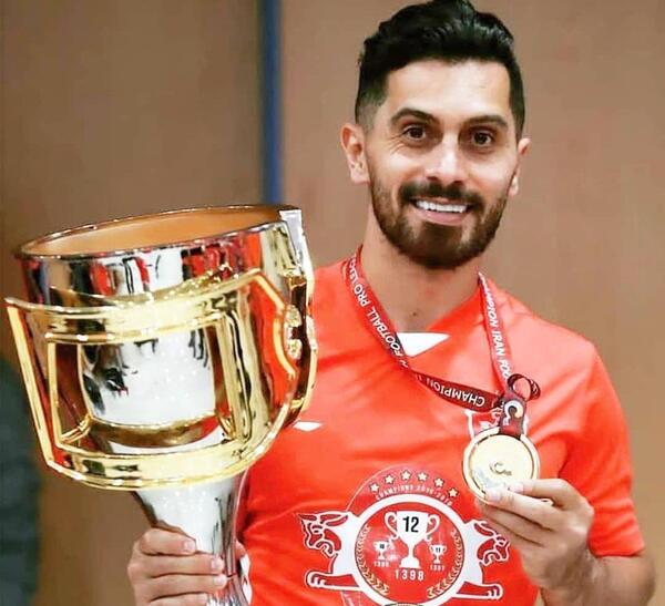 عکس امید عالیشاه با جام