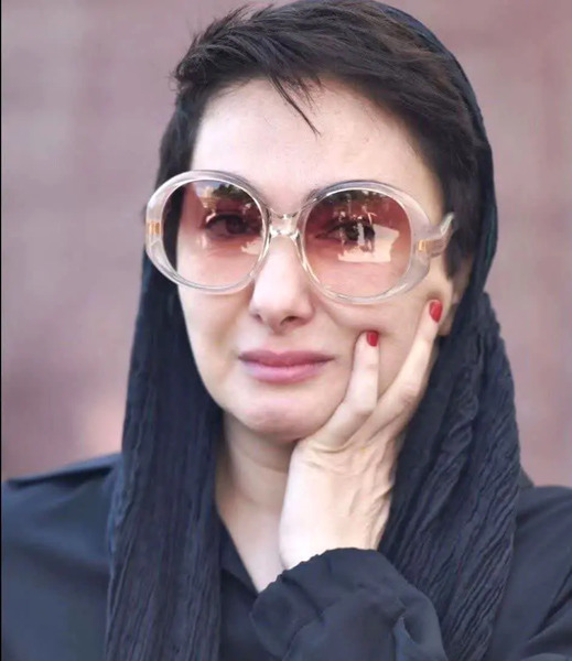 عکس غزل بدیعی در مراسم همسرش