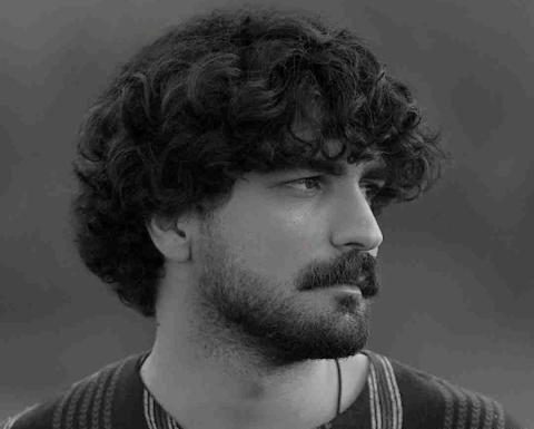 عکس نوشته آشنای من من غریبم بی تو