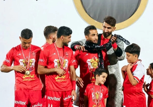 عکس بازیکنان پرسپولیس با اسم ۱۴۰۳