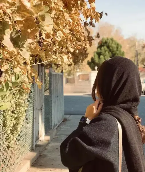 عکس فیک زن از پشت سر