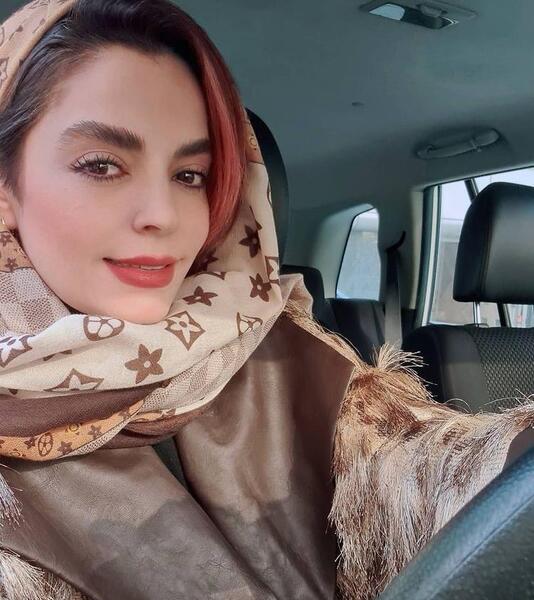 عکس دختر فیک با اسنپ چت از پشت سر