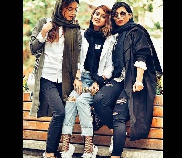 عکس فیک جلو اینه دختر