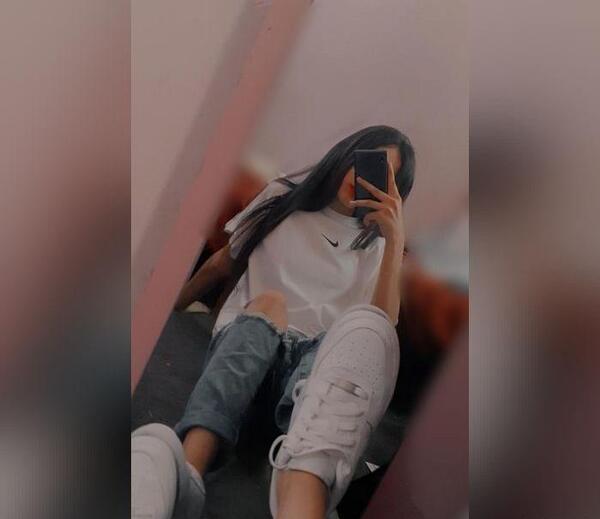 عکس فیک سیگار تو دست دختر