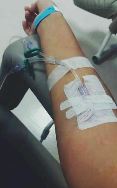عکس فیک سرم تو دست دختر