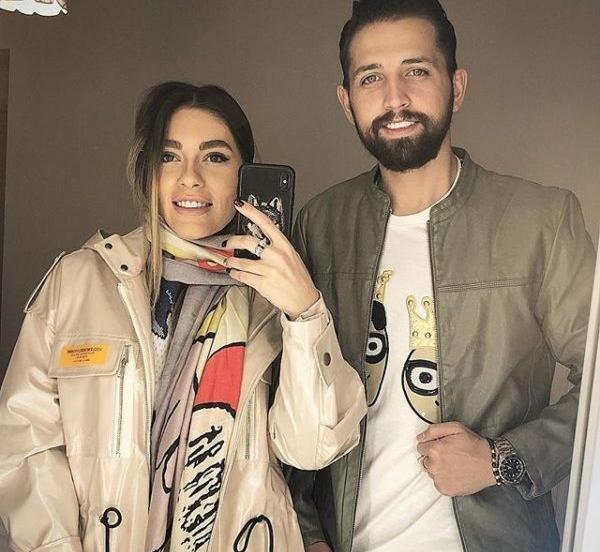 عکس محسن افشانی و همسرش در استخر