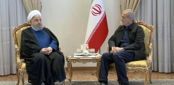 عکس حسن روحانی در کوه
