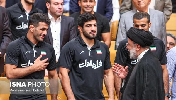 عکس حسن یزدانی و رئیسی