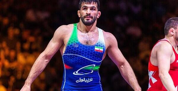 عکس حسن یزدانی با همسرش و فرزندش