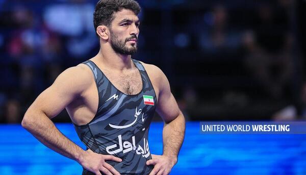 عکس حسن یزدانی با همسرش و فرزندش