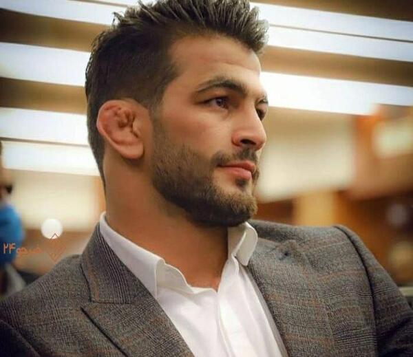 عکس حسن یزدانی با همسرش و فرزندش