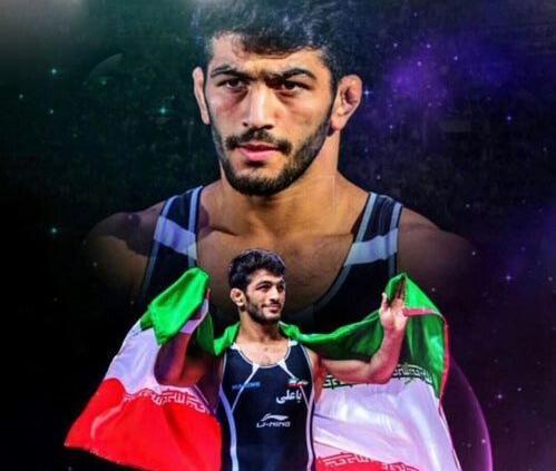 عکس حسن یزدانی با شیر