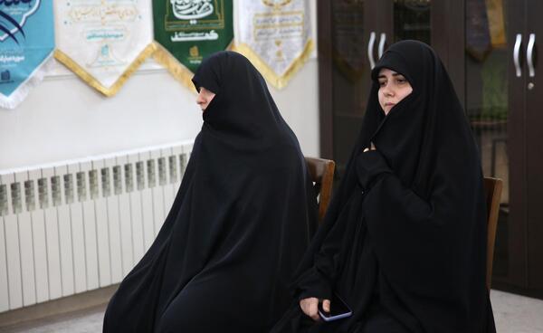 عکس حسن خمینی با خانواده