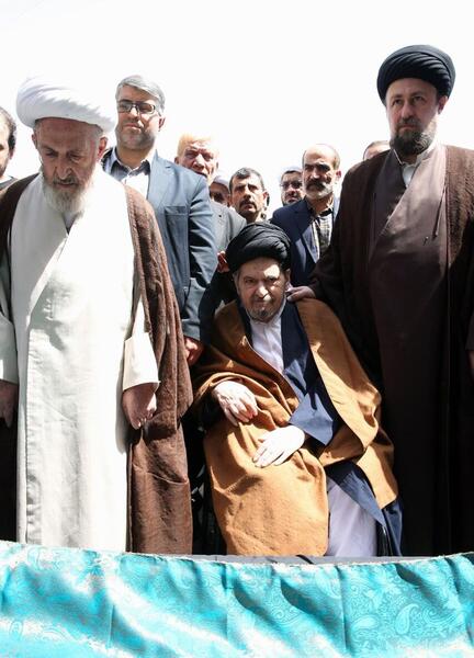 عکس حسن خمینی وفرزندانش