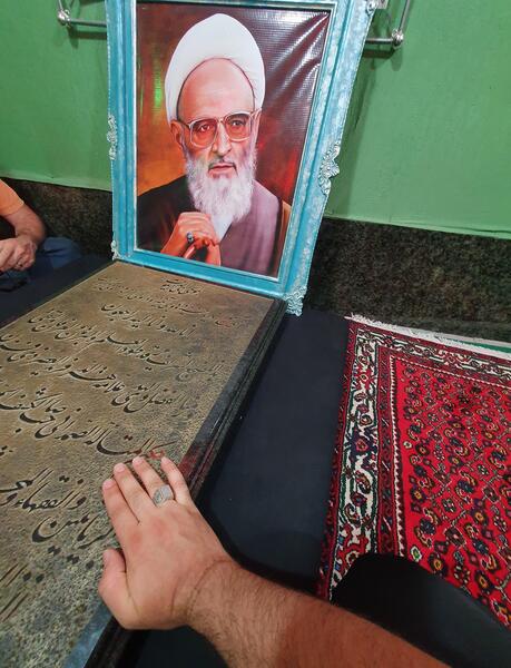 عکس قبر حسن زاده آملی