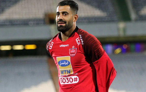 عکس حسین کنعانی با لباس استقلال