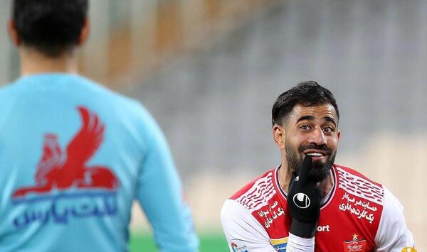 عکس حسین کنعانی با لباس استقلال