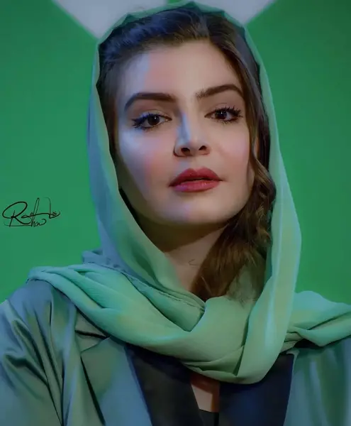 عکس حسین ماهینی و همسرش در ساحل