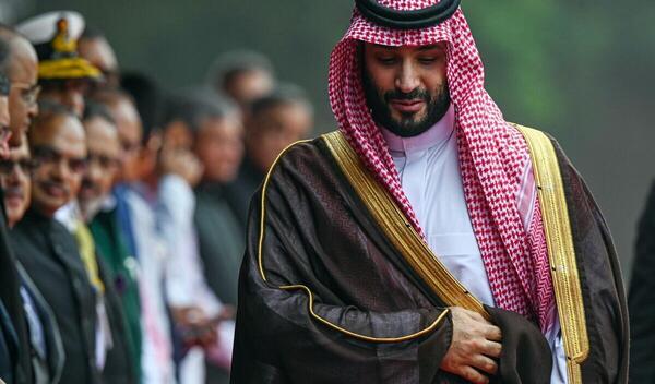 عکس محمد بن سلمان با کت و شلوار