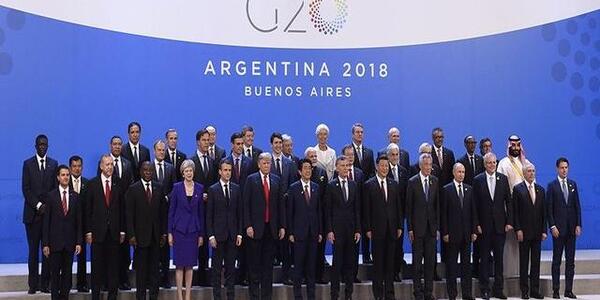 عکس محمد بن سلمان با کت و شلوار