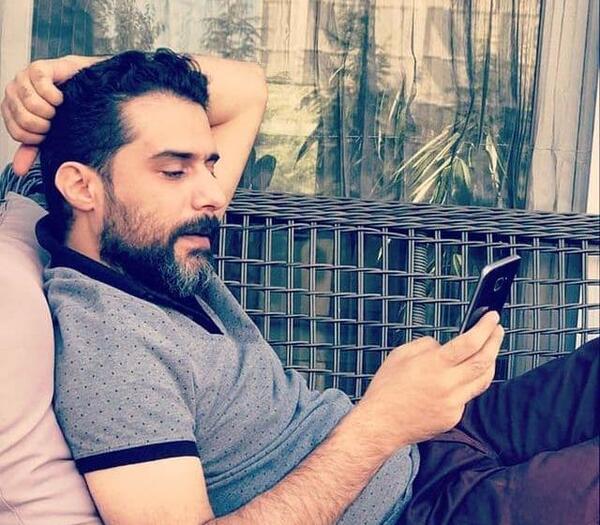 عکس محمد در سریال گاندو با همسرش