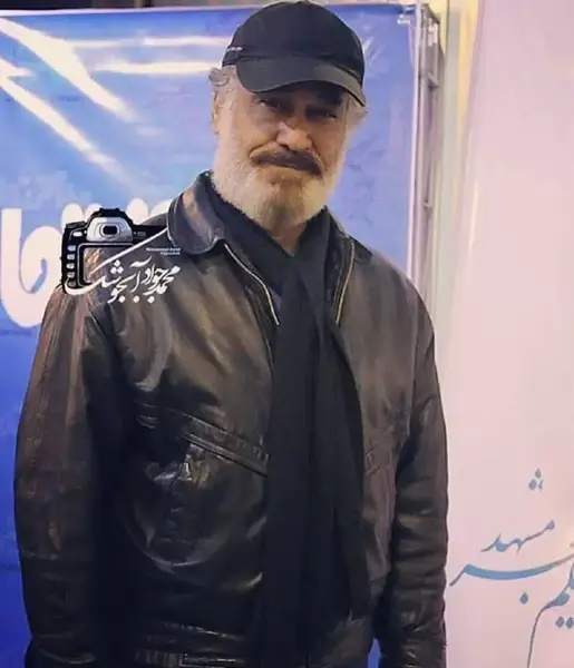 عکس محمد صادقی در خارج