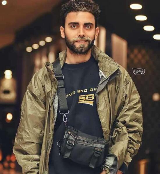 عکس محمد صادقی در خارج