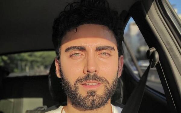 عکس محمد صادقی در خارج