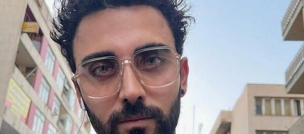 عکس محمد صادقی با لباس زنانه