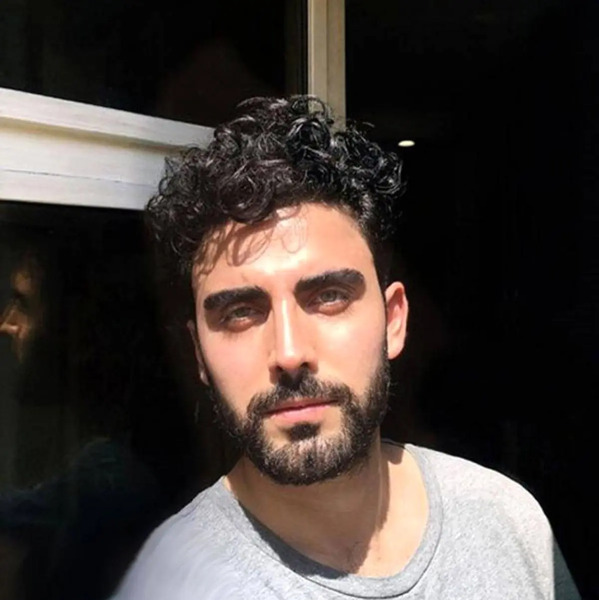 عکس محمد صادقی با لباس زنانه