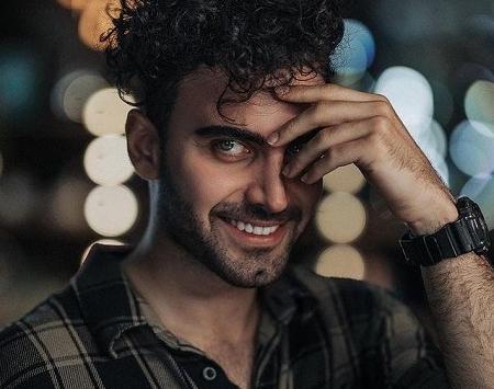 عکس محمد صادقی با لباس زنانه