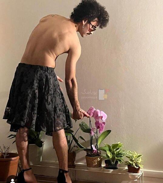عکس محمد صادقی با دامن